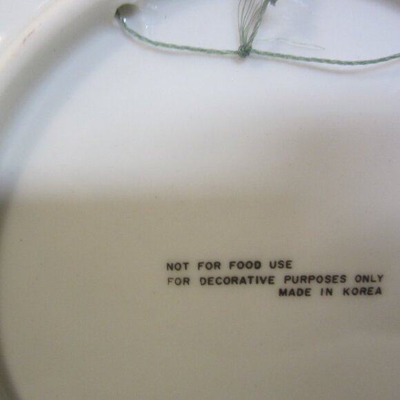 VTG DECORATIVE PLATES, FRUIT CENTER W/GOLD TRIM, PORCELAIN - Picture 6 of 7